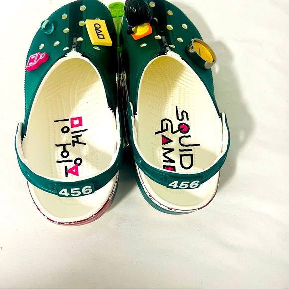 Crocs X Netflix Squid Game Classic Clog M8 W10 NWT Dark Green with Jibbitz - Picture 6 of 9